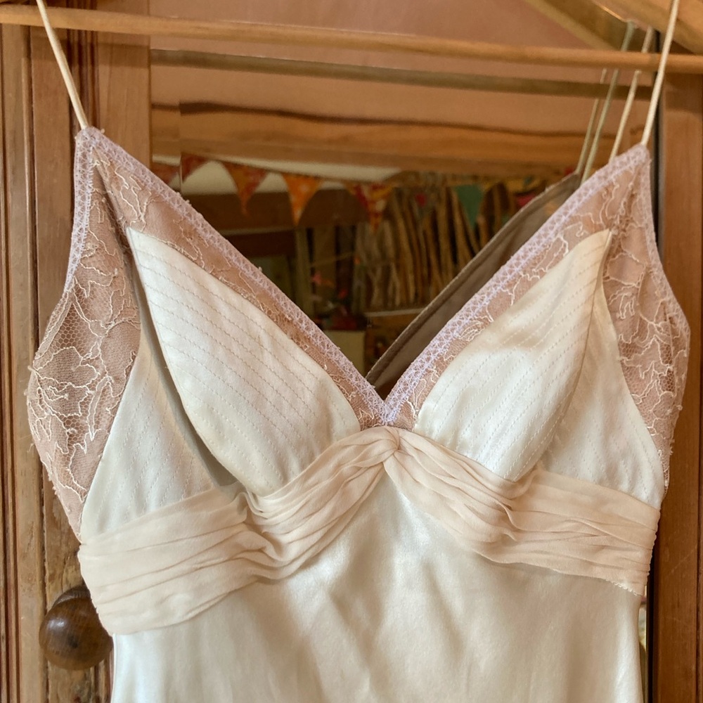 Carmen Marc Valvo Cream Satin Gown Size 6 - Picture 3 of 7